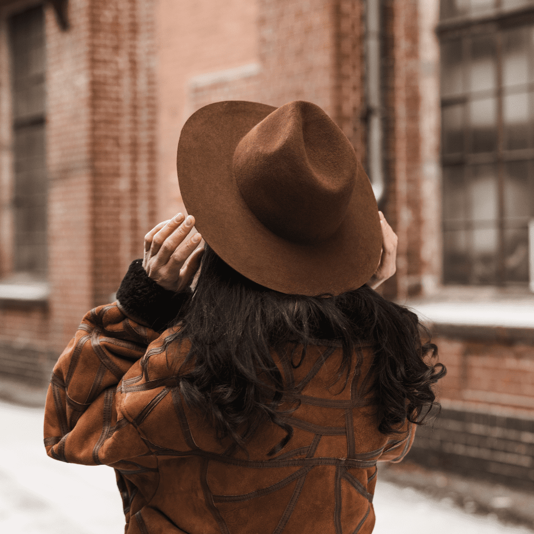 Fedora Damenhut in der Farbe Haselnussbraun aus 100% Wolle | handgefertigt in Spanien | Fedora Damenhut mit breiter Krempe | Modell Catalina | Nimanita Hats & Accessoires - Hüte für Frauen